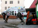 富邦藝術基金會帶祿獸車體彩繪-彩繪中